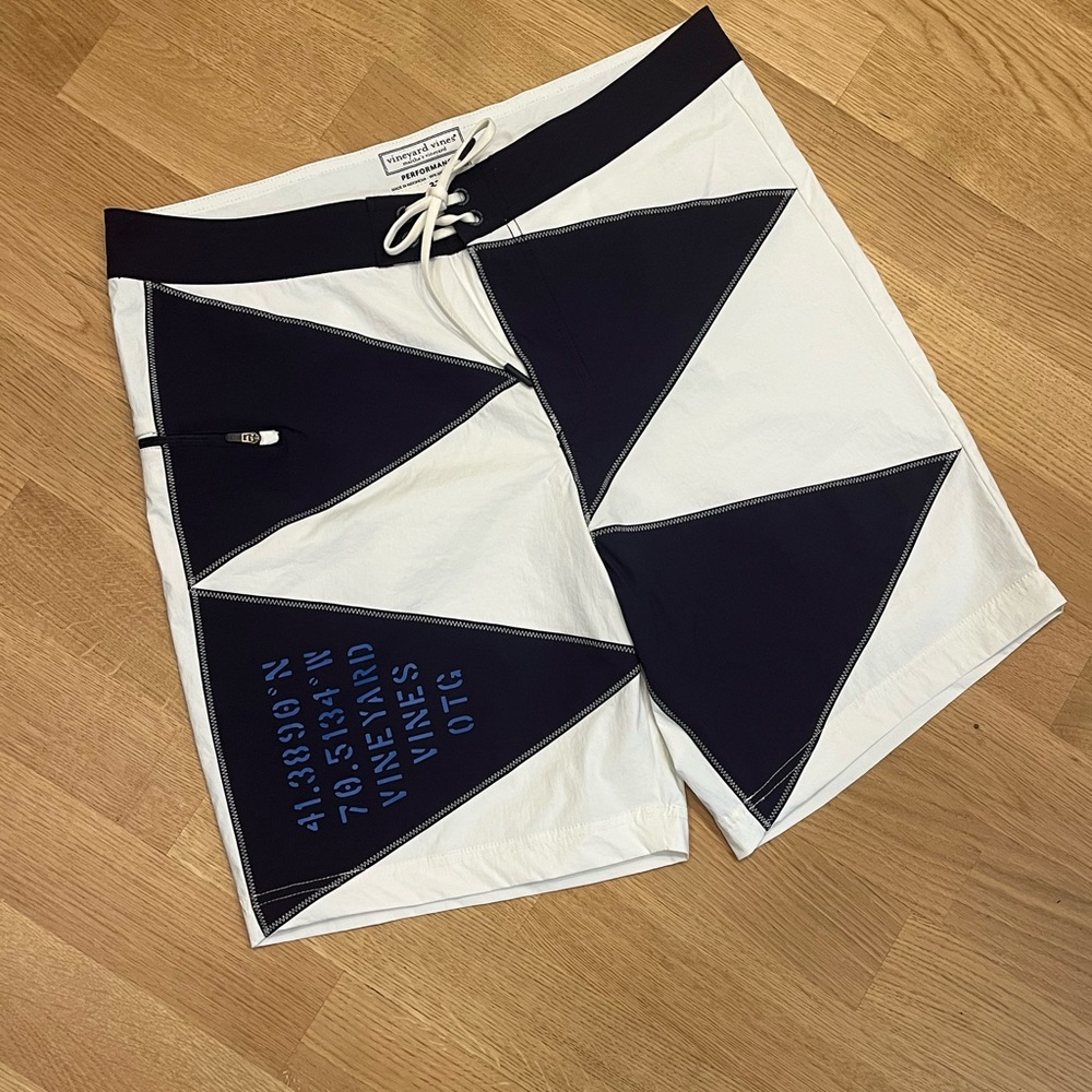 Vineyard Vines Men’s White and Navy Swim Shorts Trunks - Unlined